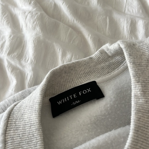 Spicy White Fox Crewneck - Picture 3 of 3